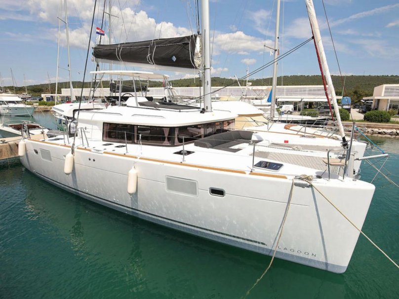 Lagoon 450 yacht