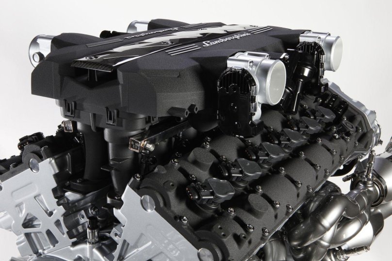 Lamborghini Aventador engine