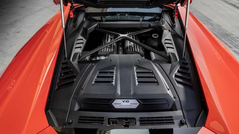 Lamborghini Huracan engine