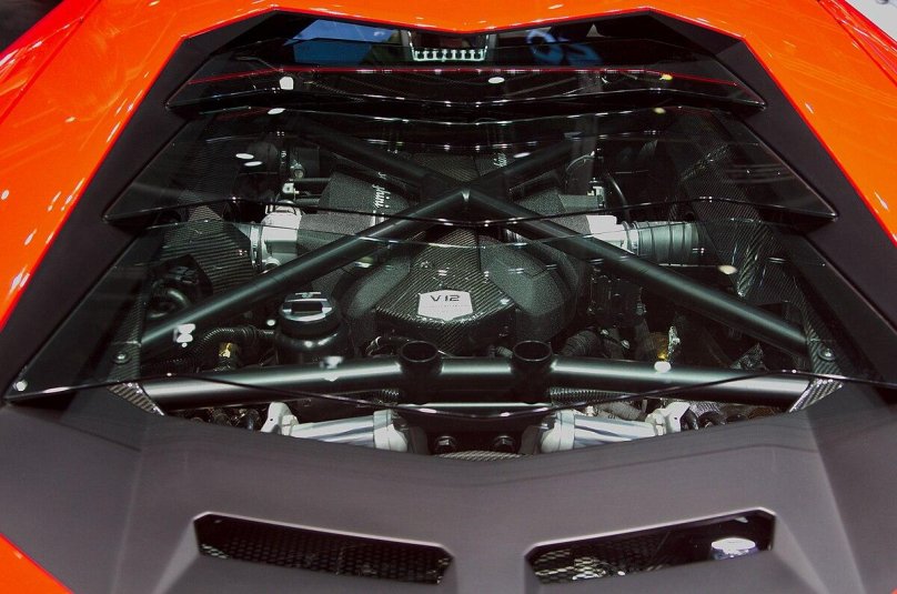Lamborghini Aventador engine