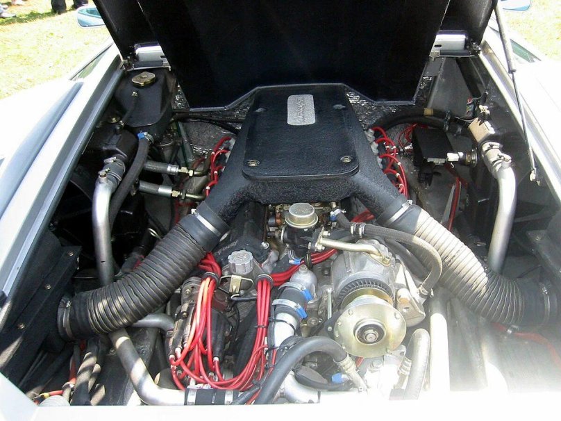 Lamborghini Countach engine