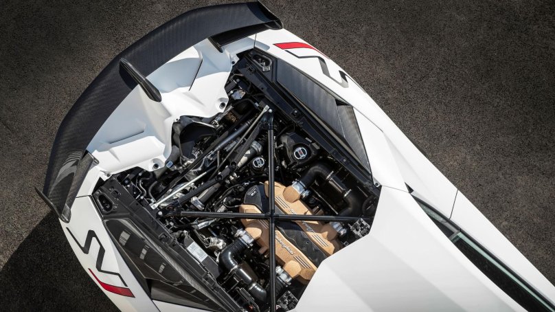 Lamborghini Aventador v12