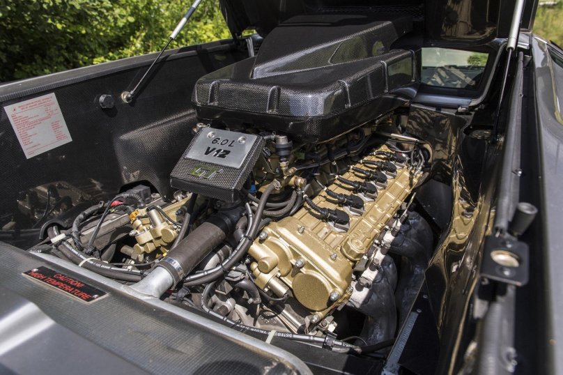 Lamborghini Diablo engine
