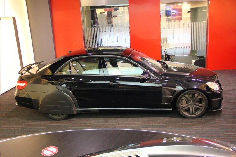 Brabus e v12 Black Baron