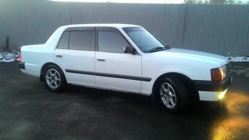 Toyota Crown Comfort 1998