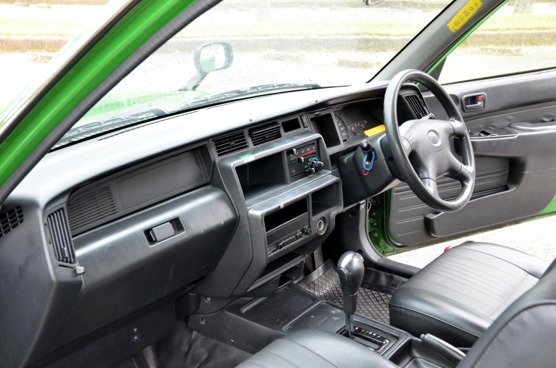 Toyota Crown Comfort Interior