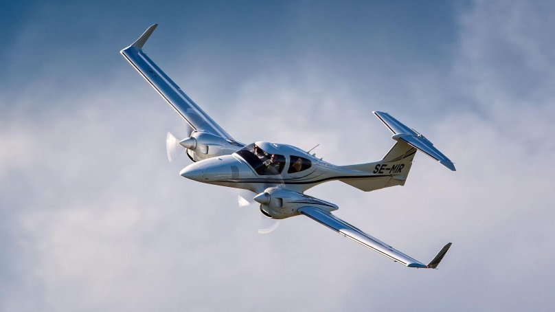 Самолет Diamond da-42