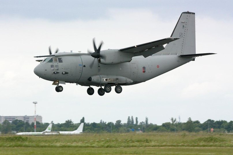 Alenia c-27 Spartan самолет