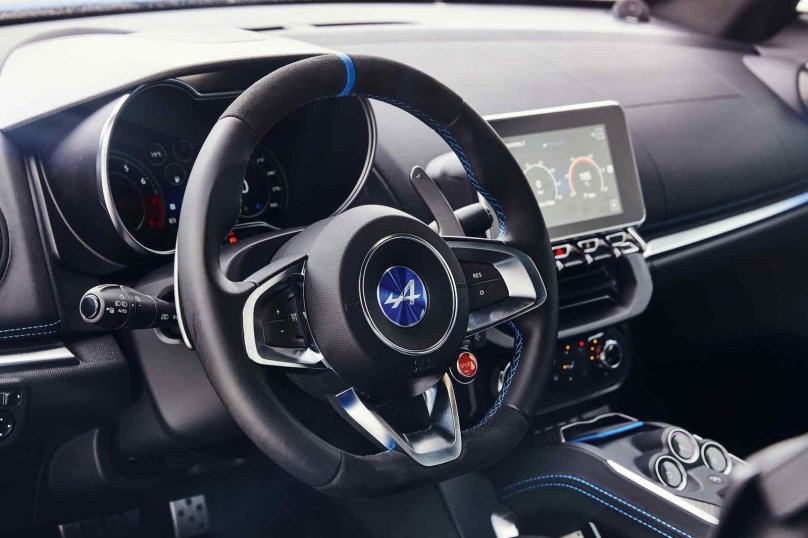 Alpine a110 салон