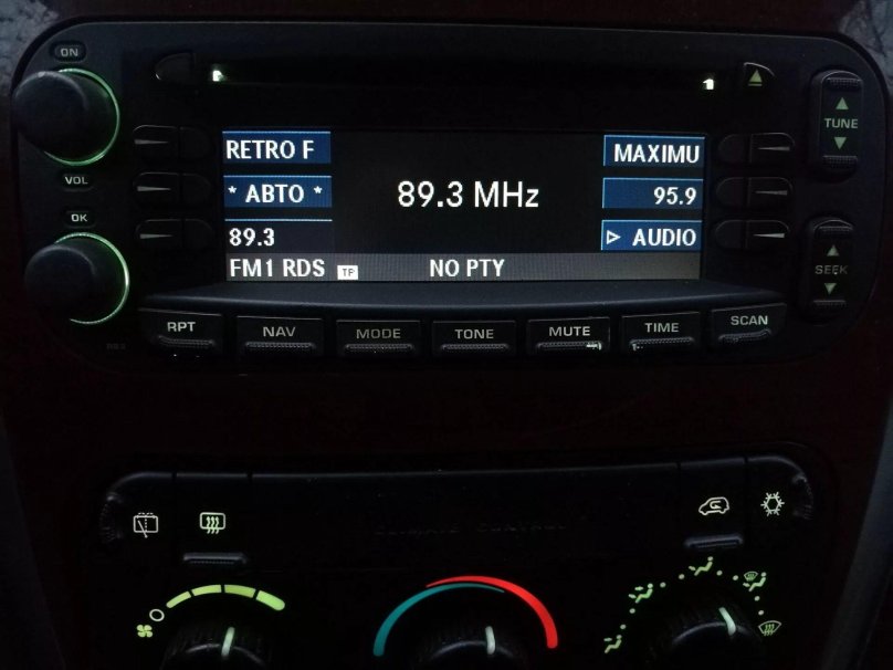 Штатная магнитола на Додж Караван 3