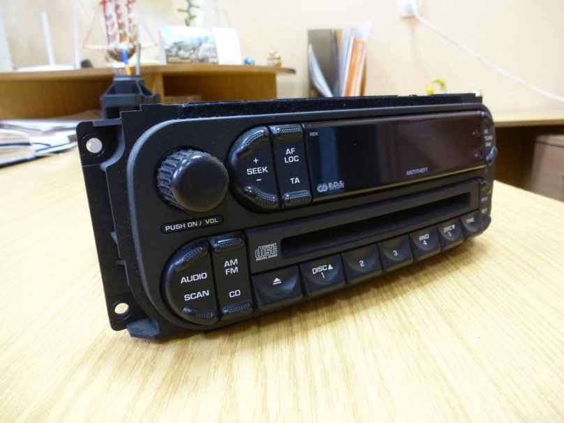 Магнитола Крайслер Вояджер 2