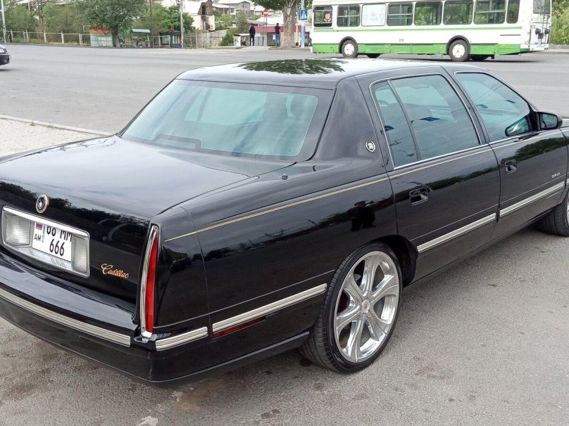 Cadillac Deville фото