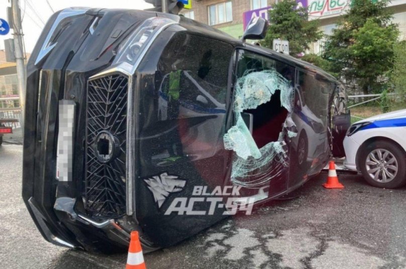 Перевернутый автомобиль