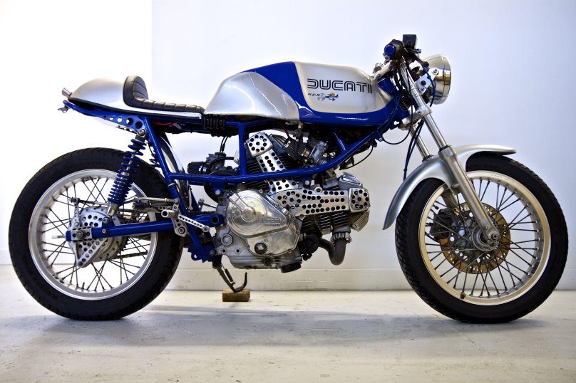 Мотоцикл в Париже