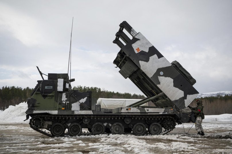 M270 MLRS дальность