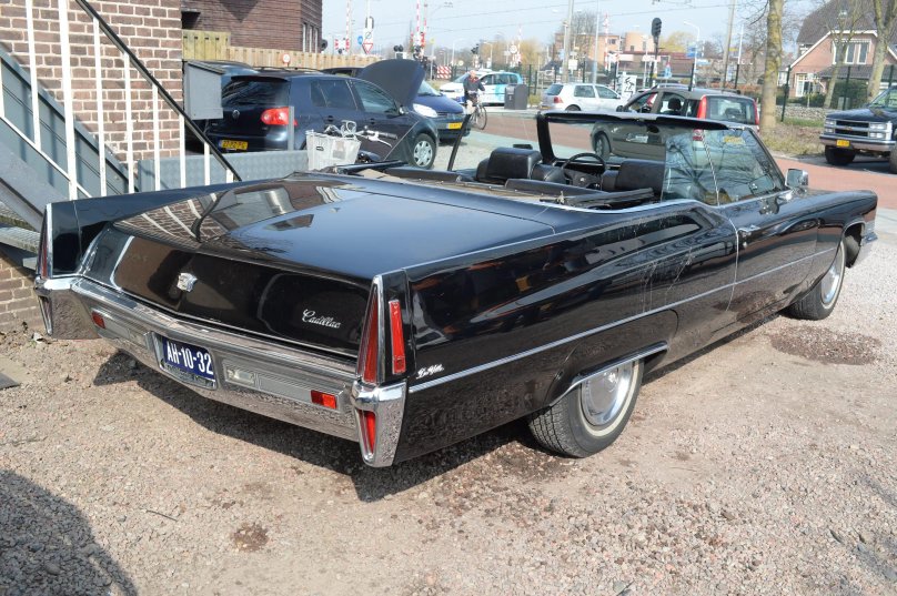 Cadillac Deville (1965-1970) седан