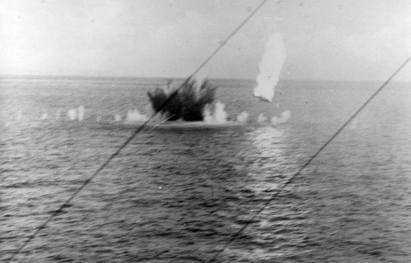 Сбитые японские самолеты в море