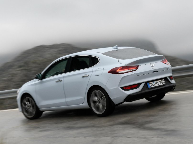 Hyundai i30 лифтбек