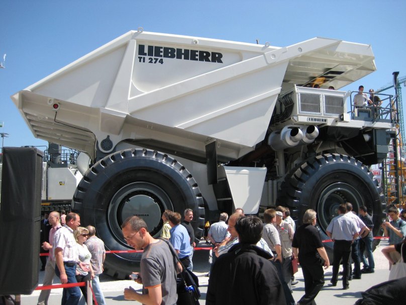 Немецкий самосвал Liebherr t282b