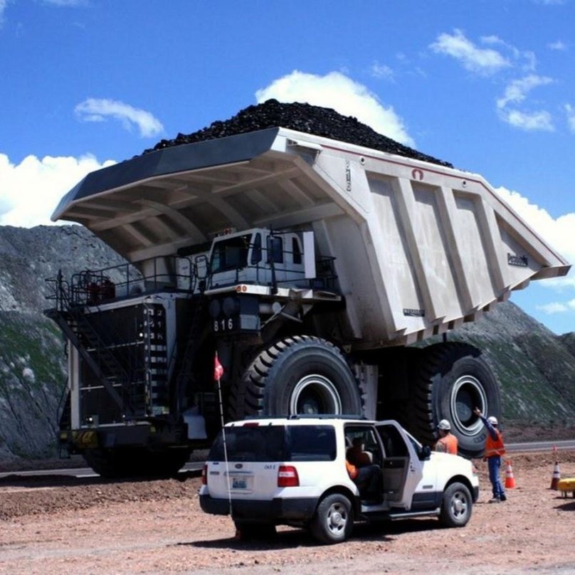 Карьерный самосвал КАМАЗ