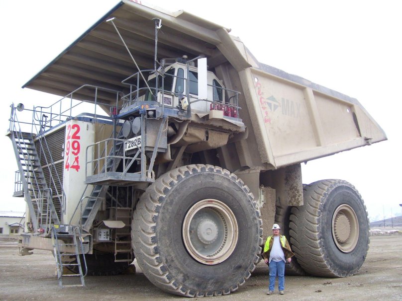 Карьерный самосвал Liebherr t282b