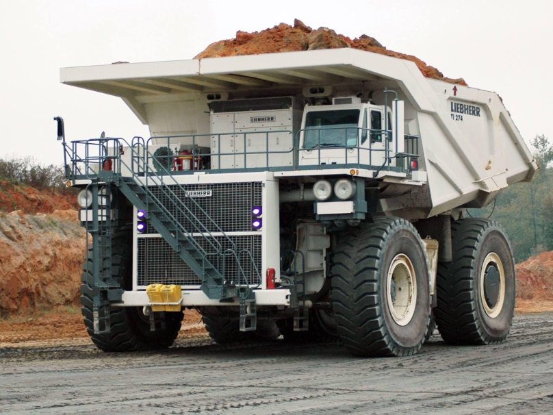 Liebherr карьерный самосвал