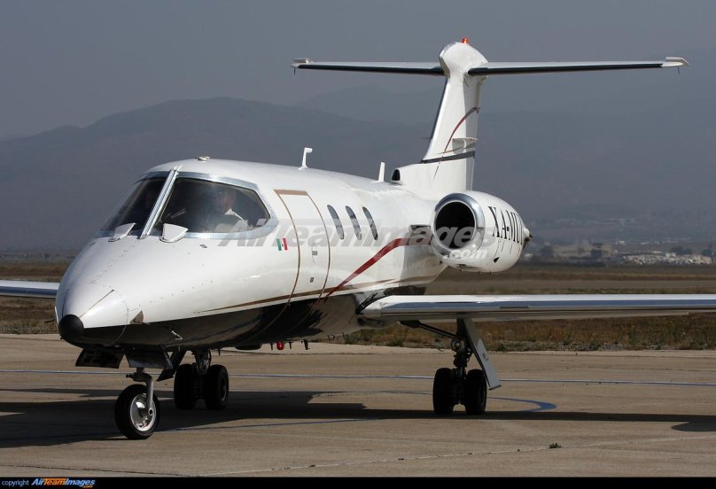 Learjet 24 самолет