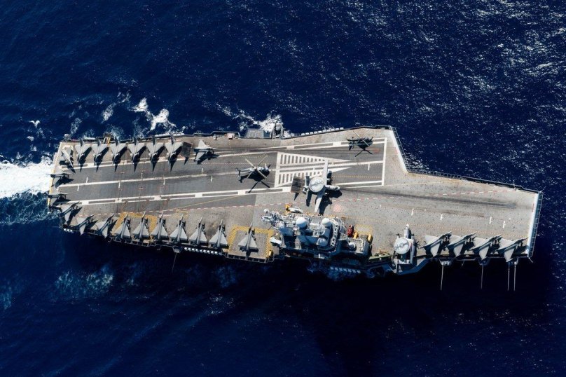 Авианосец Шарль деголь