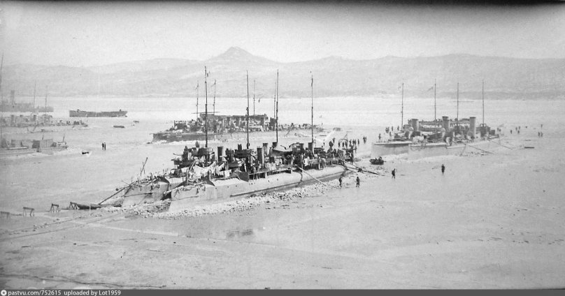 Крейсер Аскольд 1916 в Тулоне