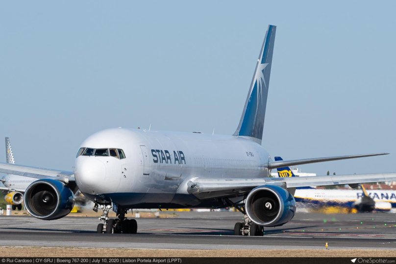 Boeing 767-200 UTAIR