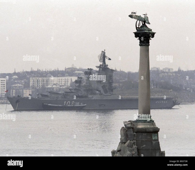 Москва противолодочный крейсер в Севастополе