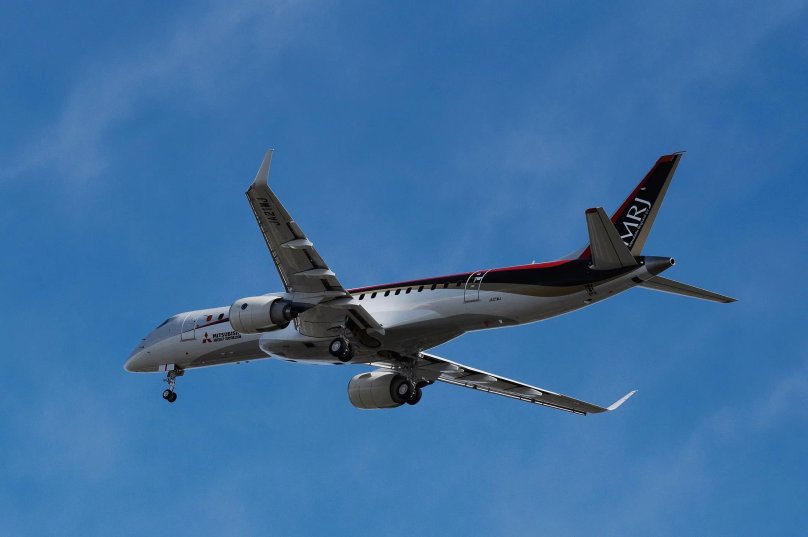 Самолет Митсубиси MRJ