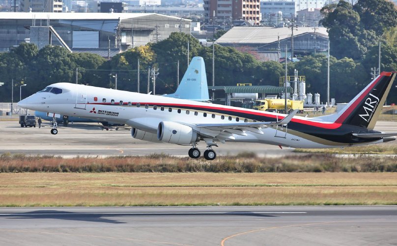 Самолет Мицубиси пассажирский фото