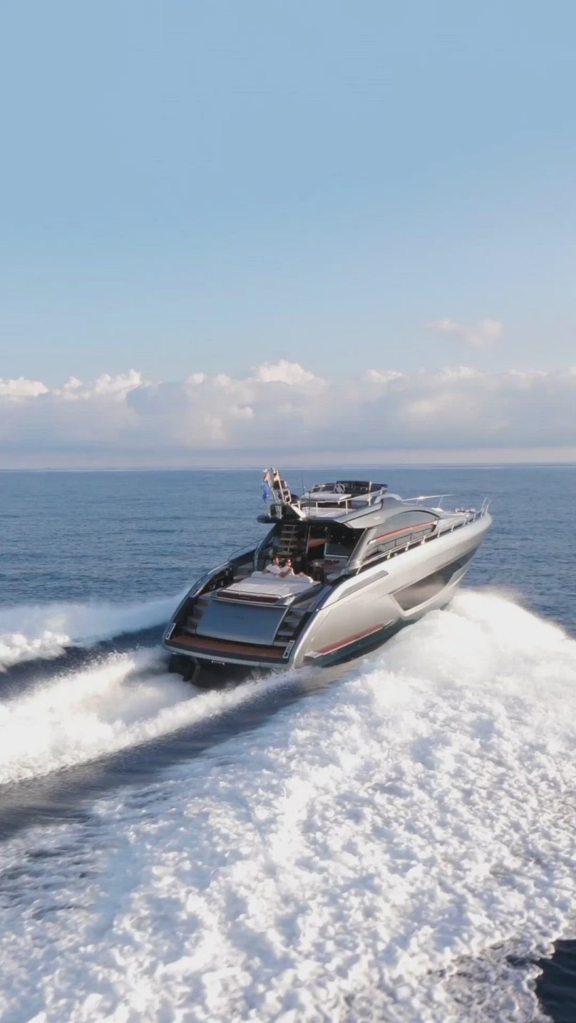 Катер с двумя моторами