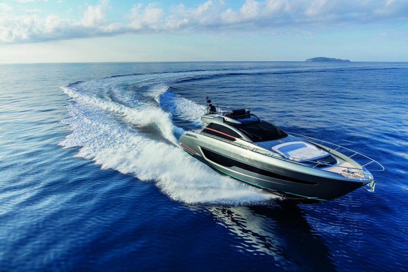 Яхта Рива 66