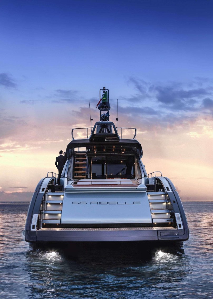 Яхта Рива 66