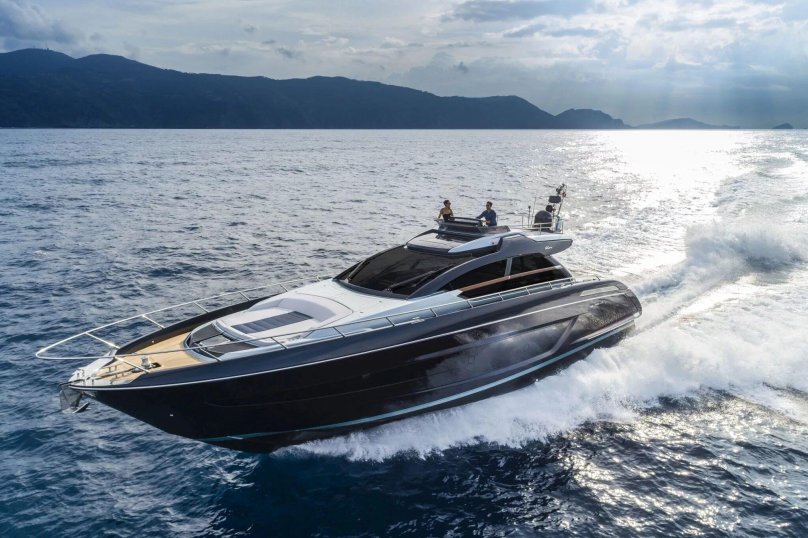 Яхта Рива 66