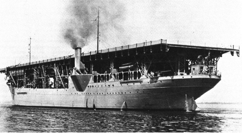 Первый авианосец в мире