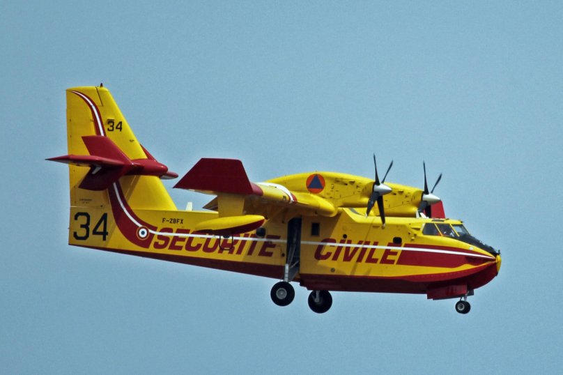 Canadair CL-415 без фона