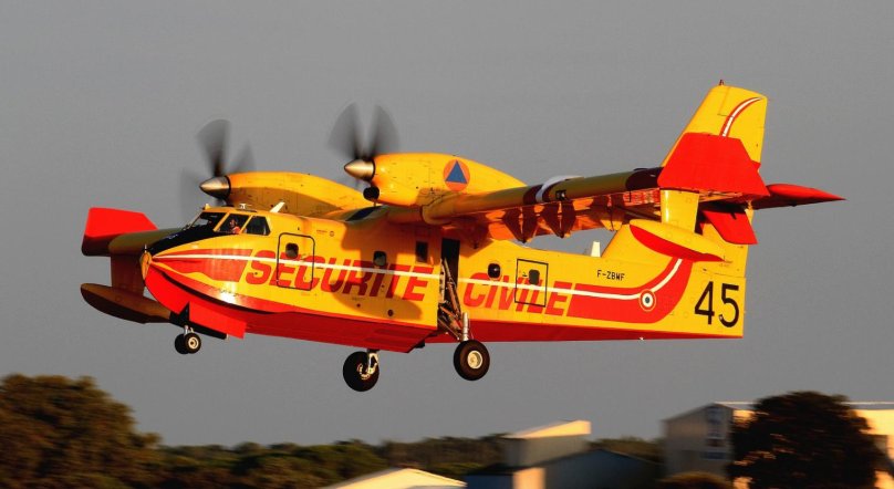 Самолет Canadair CL-415