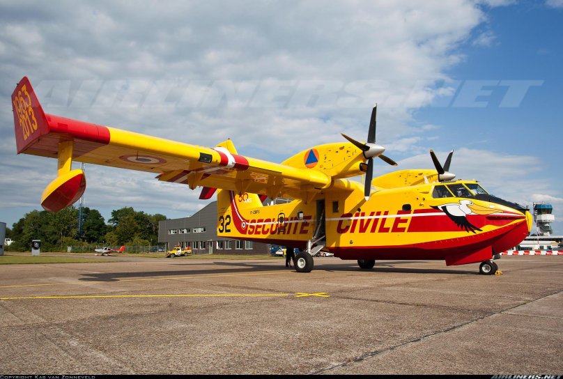 Canadair Bombardier CL-415