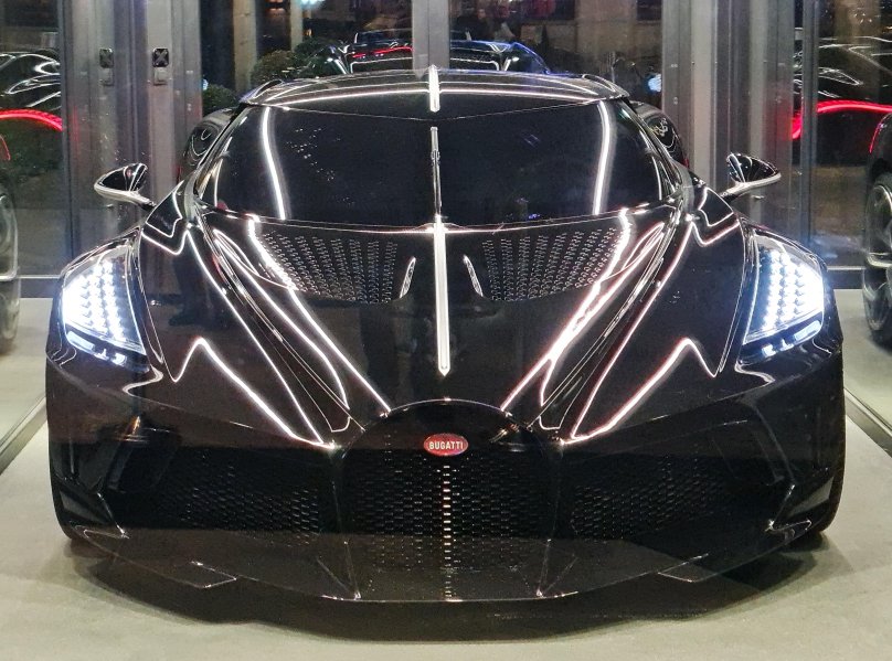 Михаил Азнавуров. Bugatti la voiture noire,