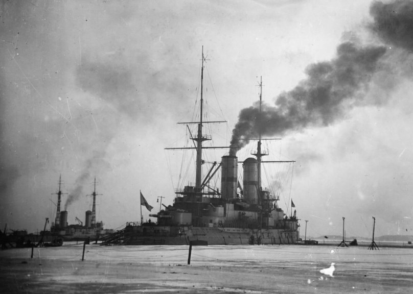 Линкор Слава Моонзунд