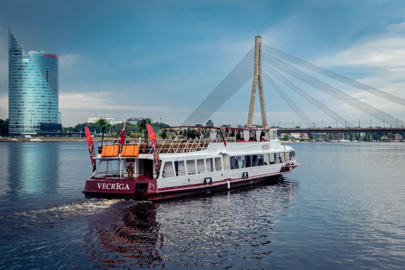 Речной кораблик