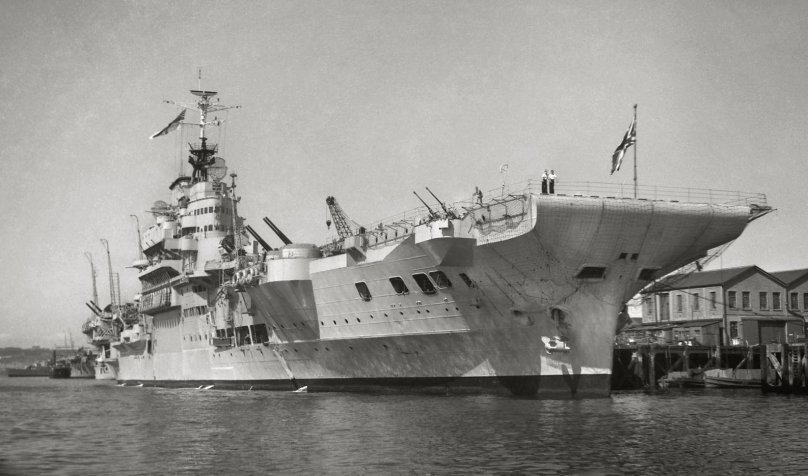 HMS авианосец