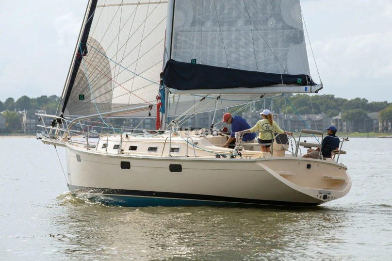Парусная яхта Island Packet 45