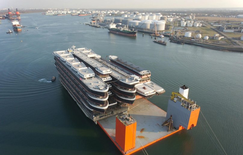 Судно Blue Marlin («голубой Марлин»)