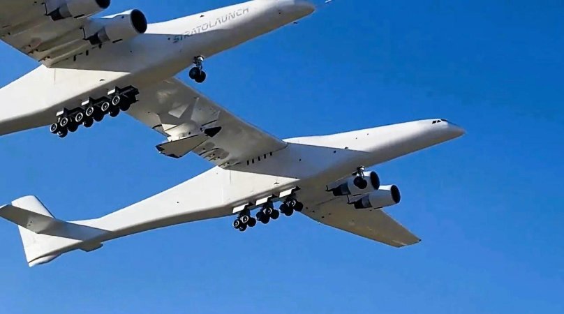 Двухфюзеляжный самолет Stratolaunch