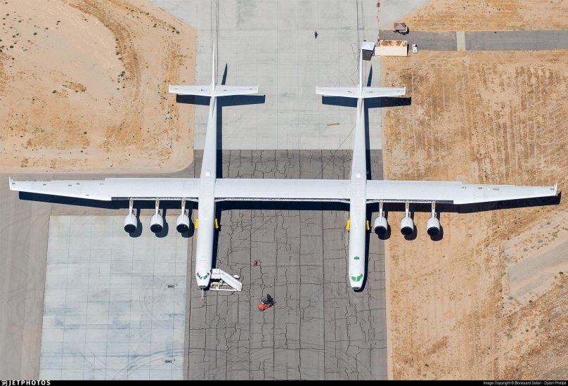 Самолет Stratolaunch model 351