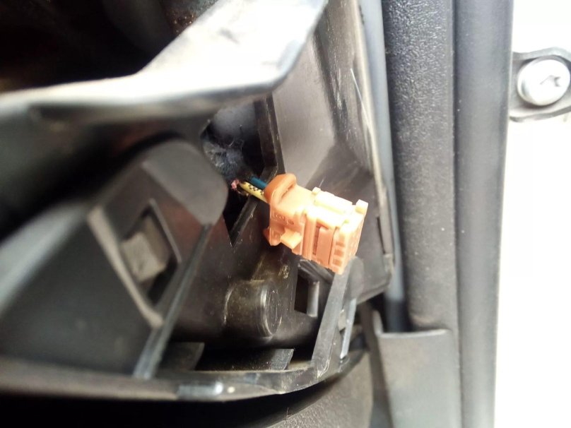 Airbag Pretensioner Seat Belt faulty Пежо 308